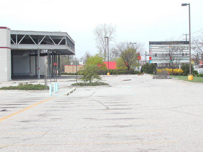 Showcase Cinemas Grand Rapids - 2002 Photo (newer photo)